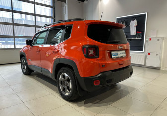 Подержанный автомобиль Jeep Renegade 2018 года (6 фото)