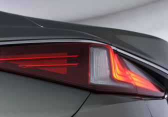 Подержанный автомобиль Lexus ES 2019 года (24 фото)