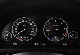 Подержанный автомобиль BMW X6 2015 года (13 фото)