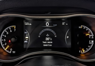 Подержанный автомобиль Jeep Grand Cherokee 2016 года (16 фото)
