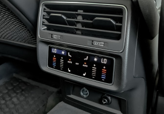 Подержанный автомобиль Audi SQ8 2024 года (28 фото)