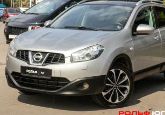 Подержанный автомобиль Nissan Qashqai 2012 года (16 фото)