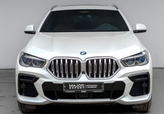Подержанный автомобиль BMW X6 2022 года (2 фото)