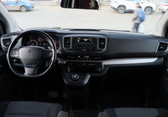 Подержанный автомобиль Citroen SpaceTourer 2018 года (10 фото)