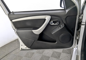 Подержанный автомобиль Nissan Terrano 2021 года (19 фото)