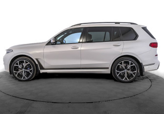 Подержанный автомобиль BMW X7 2019 года (8 фото)