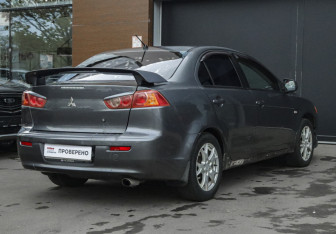 Подержанный автомобиль Mitsubishi Lancer Sedan 2008 года (5 фото)