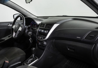Подержанный автомобиль Hyundai Solaris Hatchback 2012 года (7 фото)