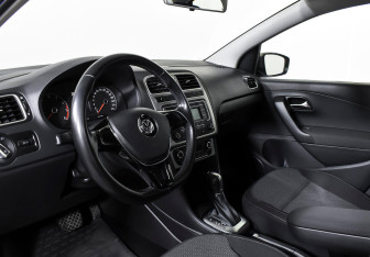 Подержанный автомобиль Volkswagen Polo Sedan 2016 года (8 фото)
