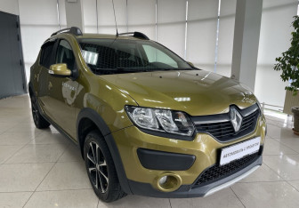 Подержанный автомобиль Renault Sandero 2017 года (3 фото)