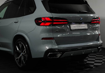 Подержанный автомобиль BMW X5 2025 года (26 фото)