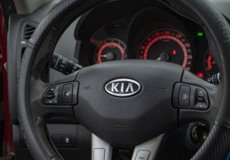 Подержанный автомобиль Kia Ceed Hatchback 2011 года (15 фото)