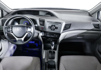 Подержанный автомобиль Honda Civic Sedan 2012 года (11 фото)