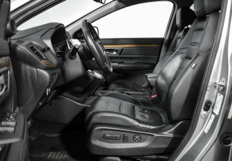 Подержанный автомобиль Honda CR-V 2017 года (5 фото)