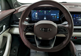 Подержанный автомобиль Geely Monjaro 2023 года (25 фото)