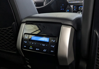Подержанный автомобиль Toyota Land Cruiser Prado 2021 года (29 фото)