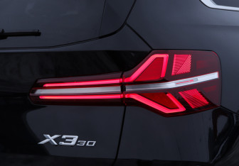 Подержанный автомобиль BMW X3 2025 года (23 фото)