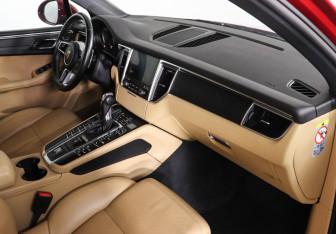 Подержанный автомобиль Porsche Macan 2018 года (10 фото)
