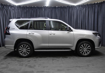Подержанный автомобиль Toyota Land Cruiser Prado 2021 года (4 фото)