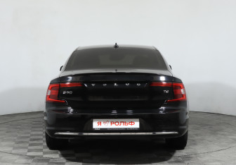 Подержанный автомобиль Volvo S90 2021 года (6 фото)