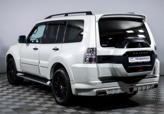 Подержанный автомобиль Mitsubishi Pajero 2019 года (7 фото)