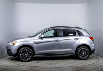 Подержанный автомобиль Mitsubishi ASX 2010 года (8 фото)