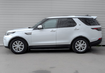 Подержанный автомобиль Land Rover Discovery 2017 года (8 фото)