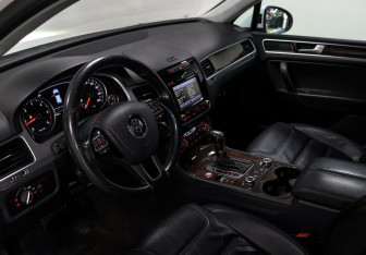 Подержанный автомобиль Volkswagen Touareg 2012 года (8 фото)