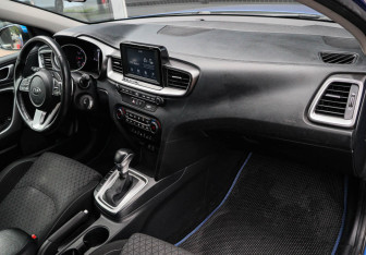 Подержанный автомобиль Kia Ceed Hatchback 2018 года (7 фото)