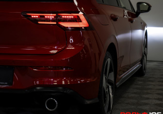 Подержанный автомобиль Volkswagen Golf GTI Hatchback 2021 года (38 фото)