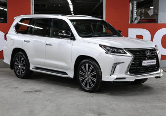 Подержанный автомобиль Lexus LX 2018 года (3 фото)