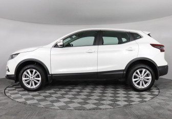 Подержанный автомобиль Nissan Qashqai 2022 года (8 фото)