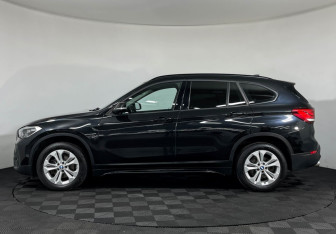 Подержанный автомобиль BMW X1 2020 года (5 фото)