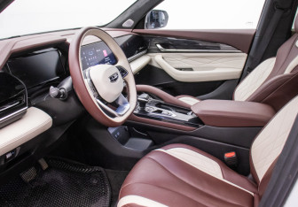Подержанный автомобиль Geely Monjaro 2023 года (10 фото)