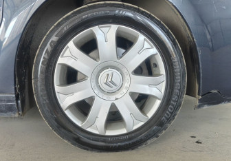 Подержанный автомобиль Citroen C4 Hatchback 2010 года (17 фото)