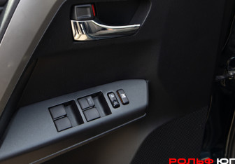 Подержанный автомобиль Toyota RAV4 2019 года (14 фото)