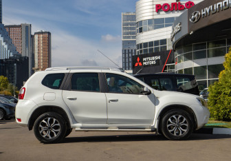 Подержанный автомобиль Nissan Terrano 2015 года (3 фото)