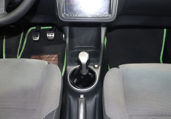 Подержанный автомобиль Skoda Fabia Hatchback 2011 года (15 фото)