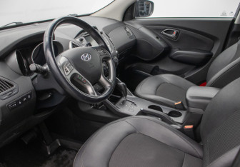Подержанный автомобиль Hyundai ix35 2014 года (10 фото)