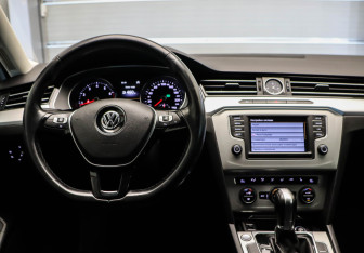 Подержанный автомобиль Volkswagen Passat Sedan 2015 года (8 фото)