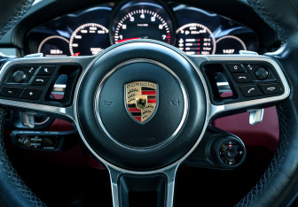 Подержанный автомобиль Porsche Cayenne 2020 года (25 фото)