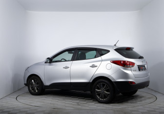 Подержанный автомобиль Hyundai ix35 2015 года (7 фото)