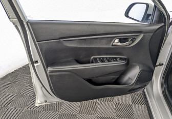 Подержанный автомобиль Kia Rio Hatchback 2019 года (19 фото)