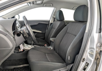Подержанный автомобиль Toyota Corolla Sedan 2008 года (20 фото)