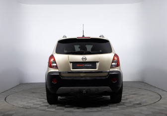 Подержанный автомобиль Opel Antara 2013 года (6 фото)