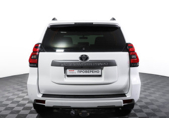Подержанный автомобиль Toyota Land Cruiser Prado 2019 года (6 фото)