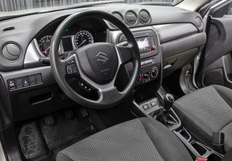 Подержанный автомобиль Suzuki Vitara 2020 года (15 фото)