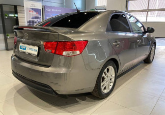 Подержанный автомобиль Kia Cerato Sedan 2012 года (4 фото)
