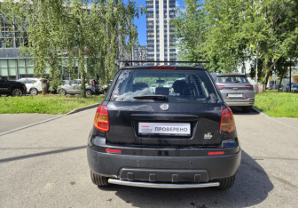Подержанный автомобиль Fiat Sedici 2008 года (6 фото)