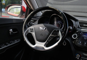 Подержанный автомобиль Kia Rio Sedan 2015 года (11 фото)